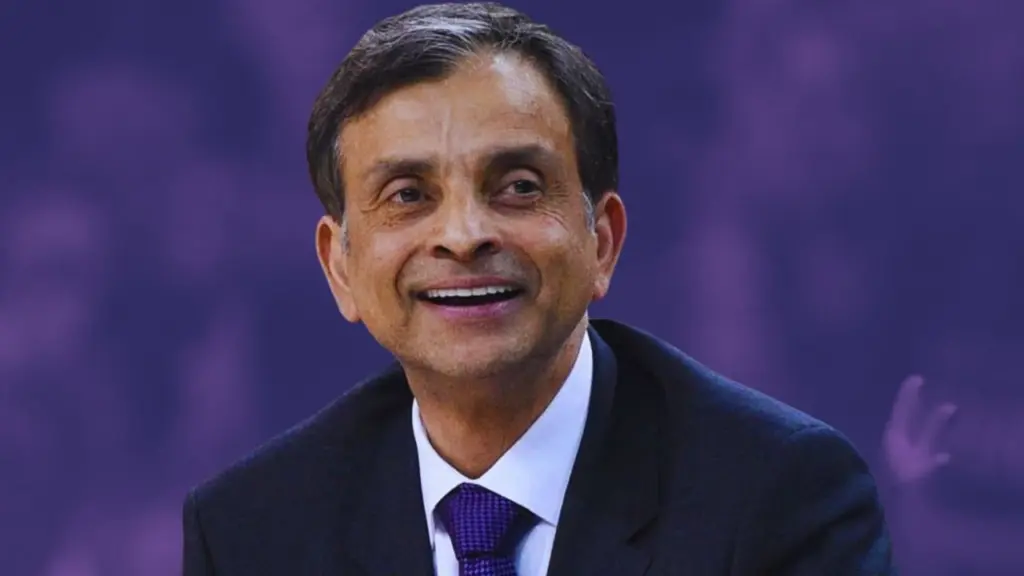 Who is the Owner of Sacramento Kings? 2 Vivek Ranadivé, Owner of Sacramento Kings