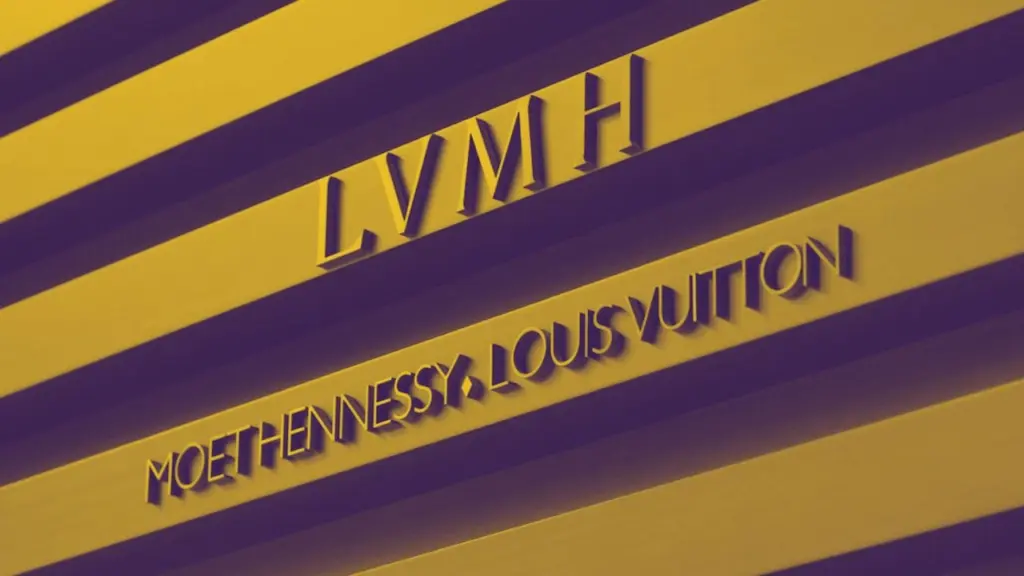 Who is the Owner of Tiffany & Co? 2 LVMH Moët Hennessy Louis Vuitton SE Owner of Tiffany & Co